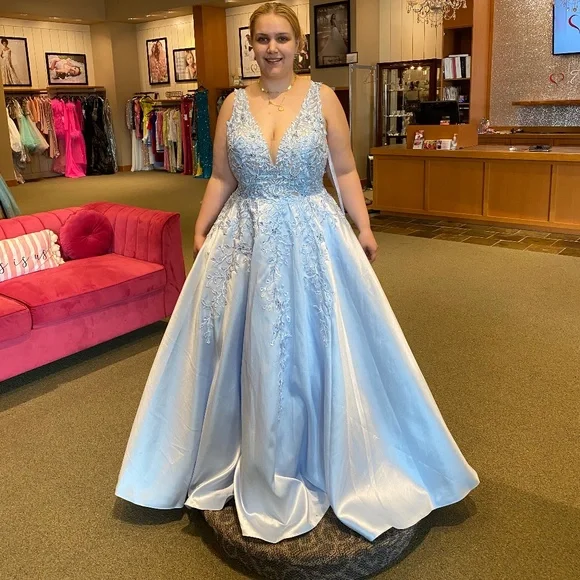 ellie wilde | Dresses | Light Blue Ellie Wilde Ball Gown Size 4 | Poshmark
